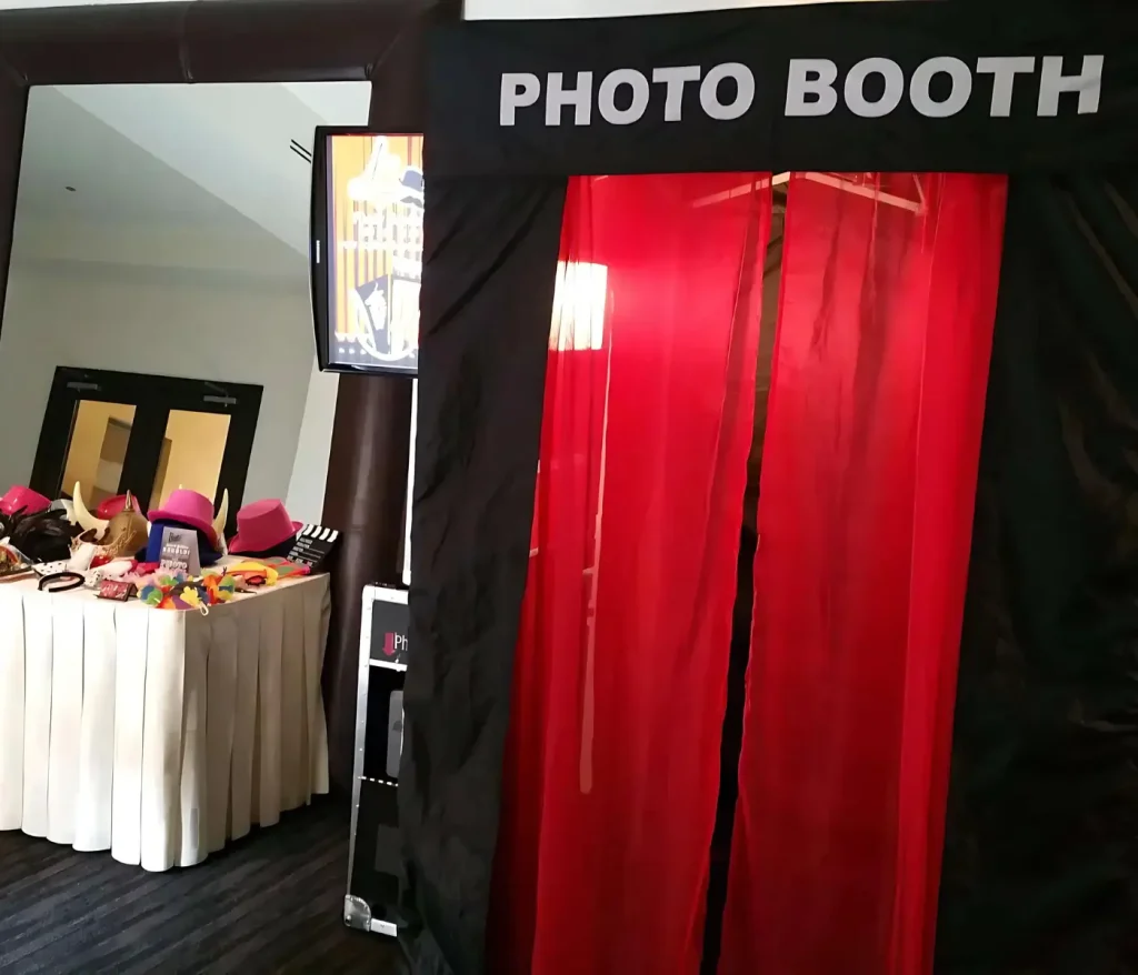 Niagara Falls Enclosed Photo Booth