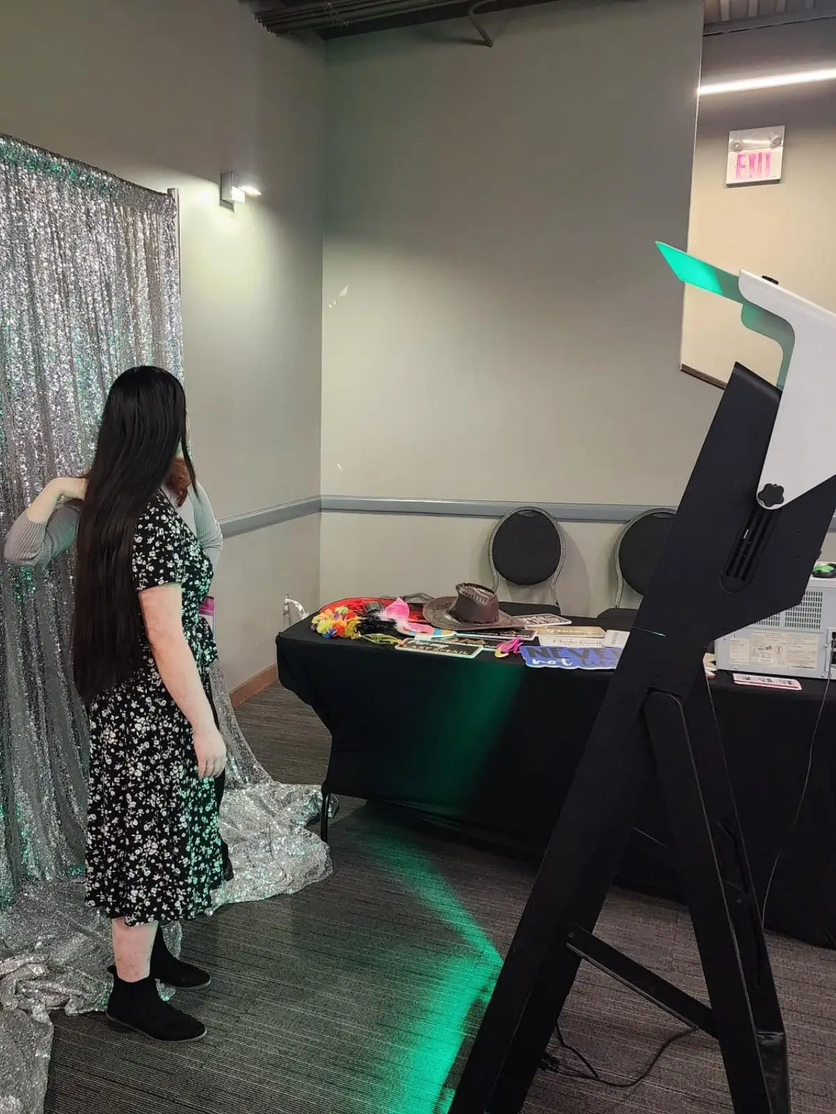 Aurora Mirror Me Photo Booth Features