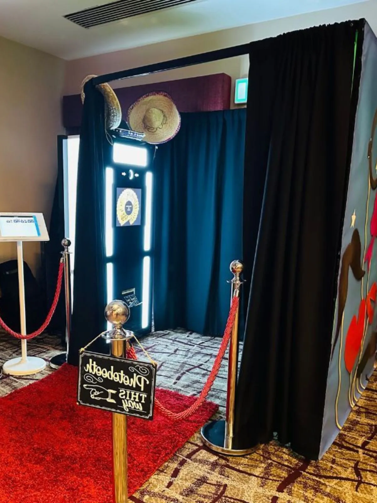 Orangeville Enclosed Photo Booth Features