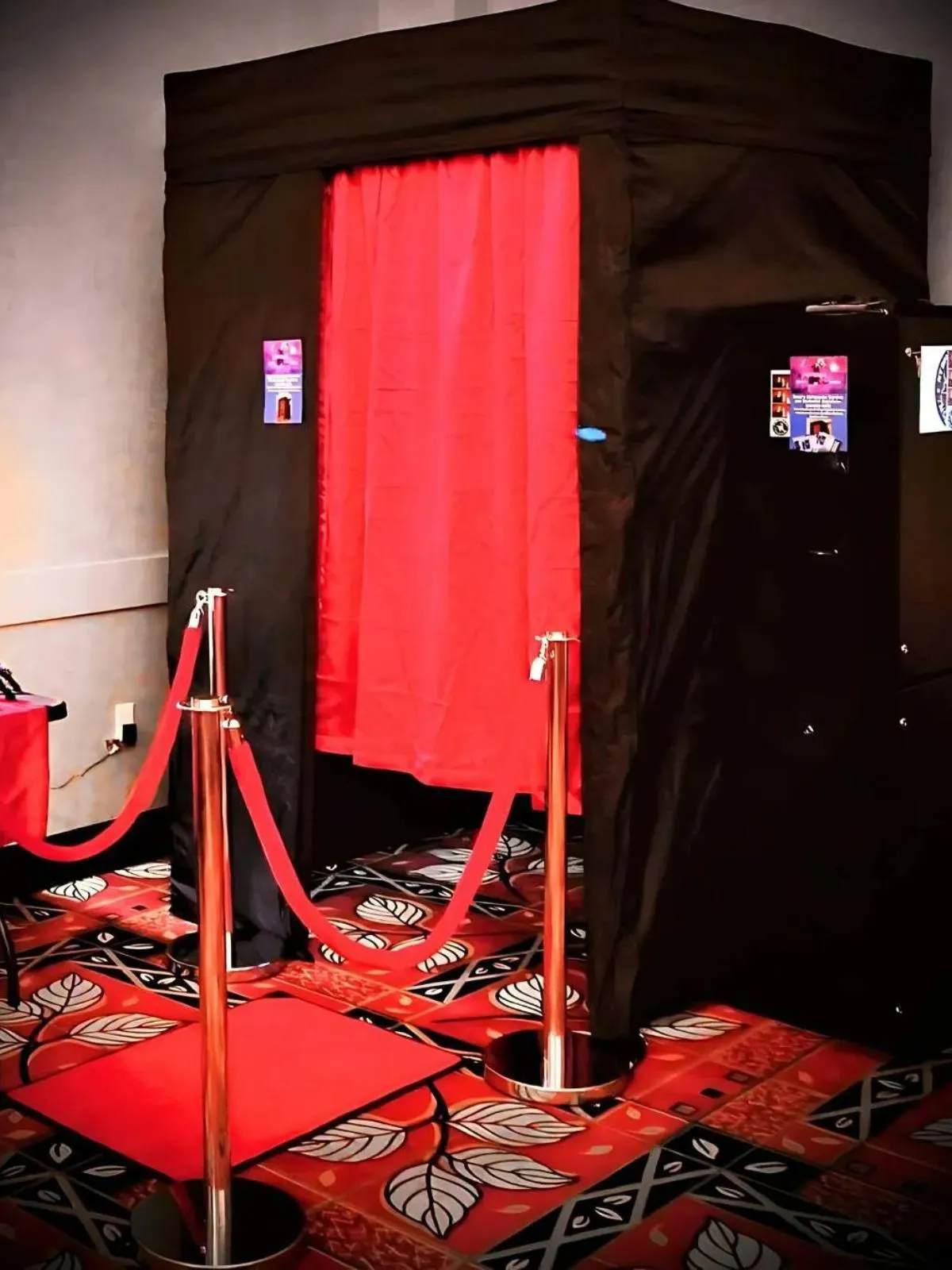 Sarnia Enclosed Photo Booth Features