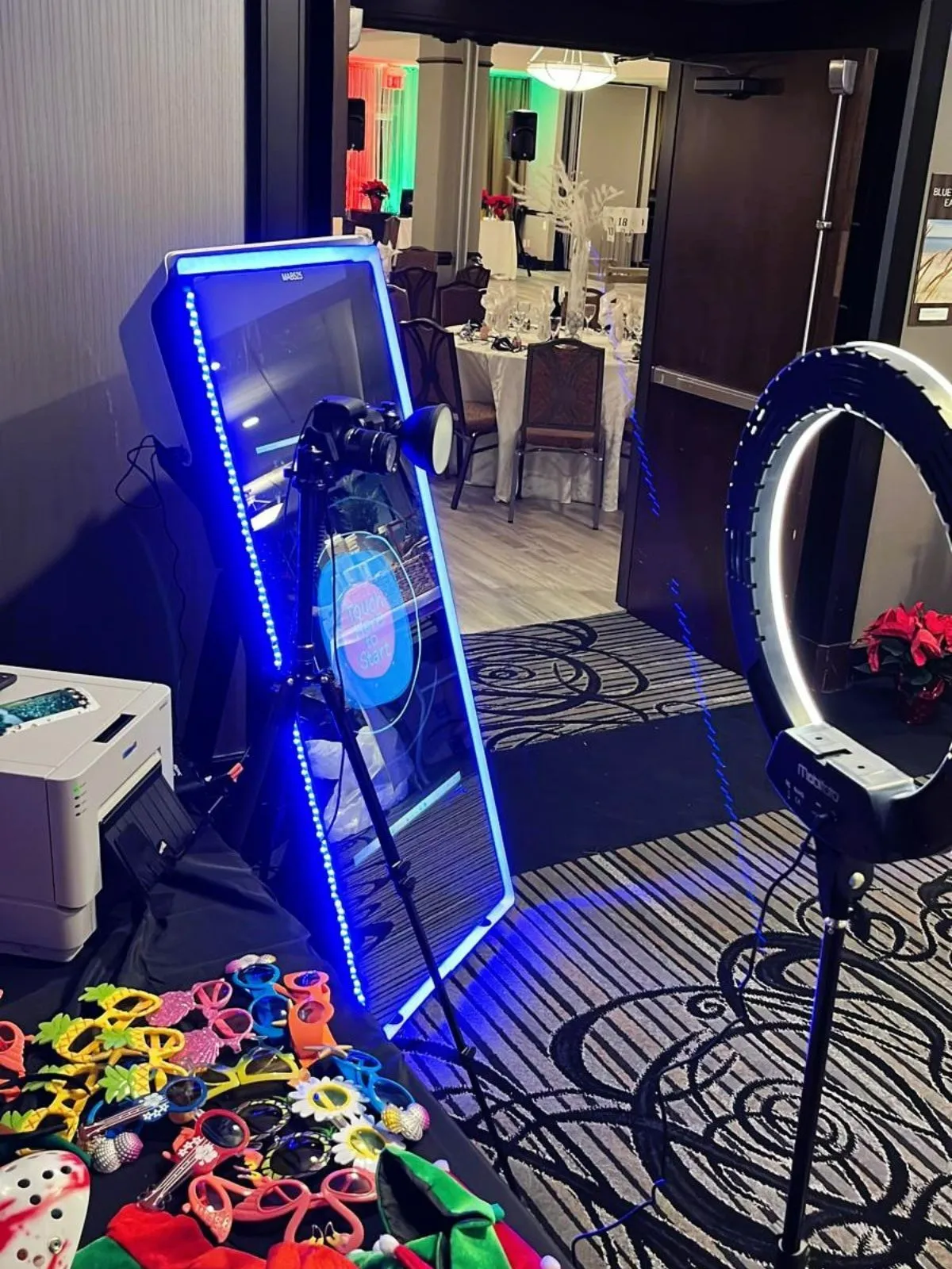 Sarnia Mirror Me Photo Booth Features