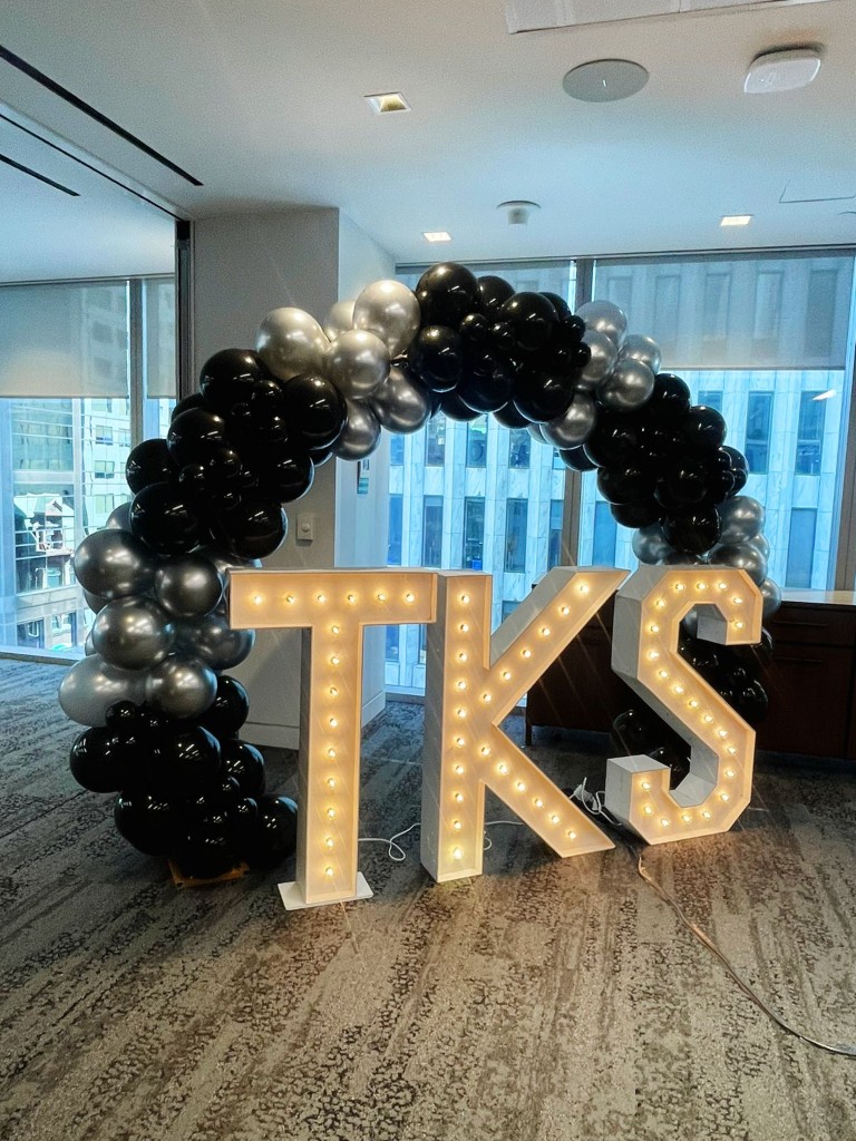 Balloon arch in Mississauga that's framing marquee letters